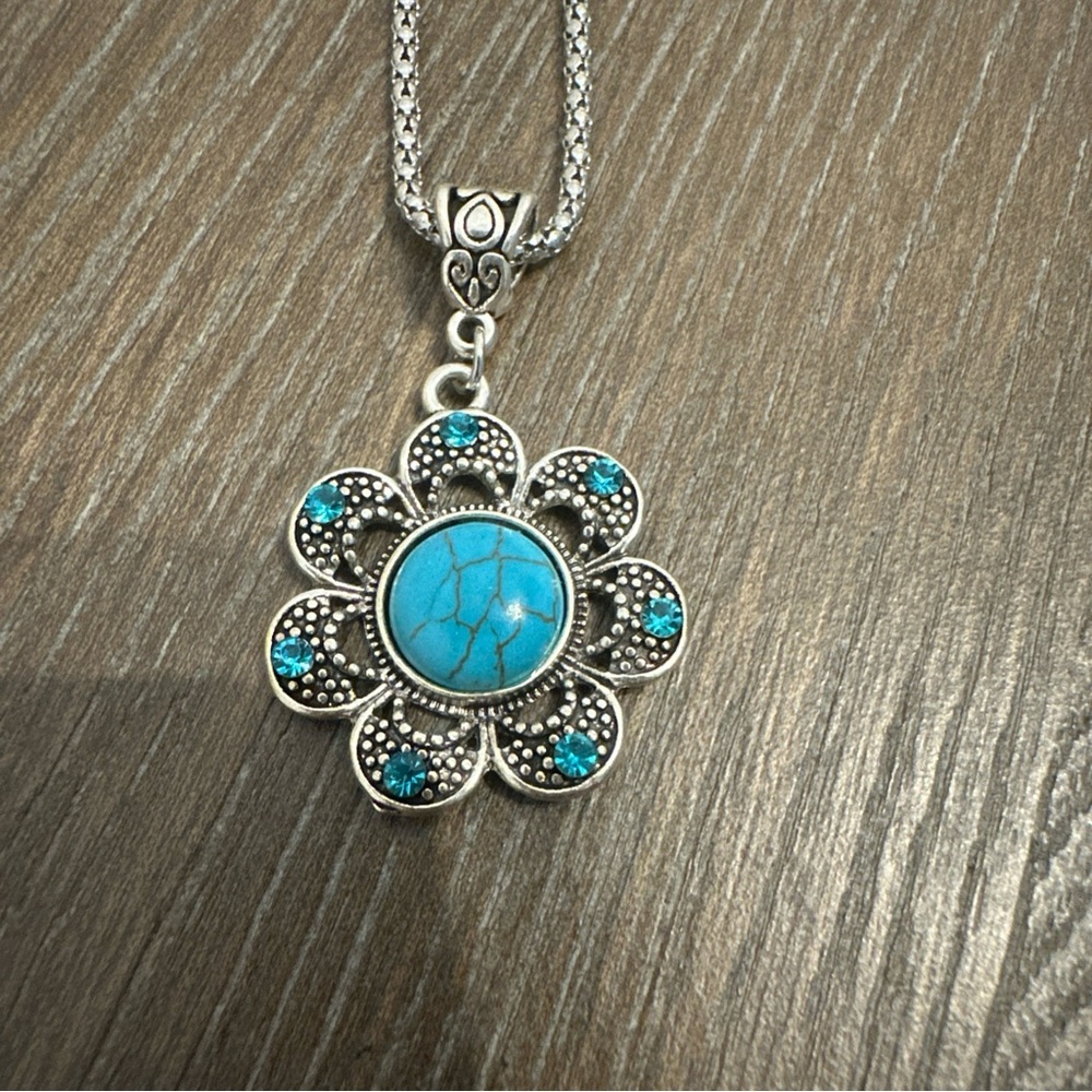Vintage Bijoux By Meera Silver Turquoise Flower Pendant 18-23" Silvertone Chain - Picture 2 of 5